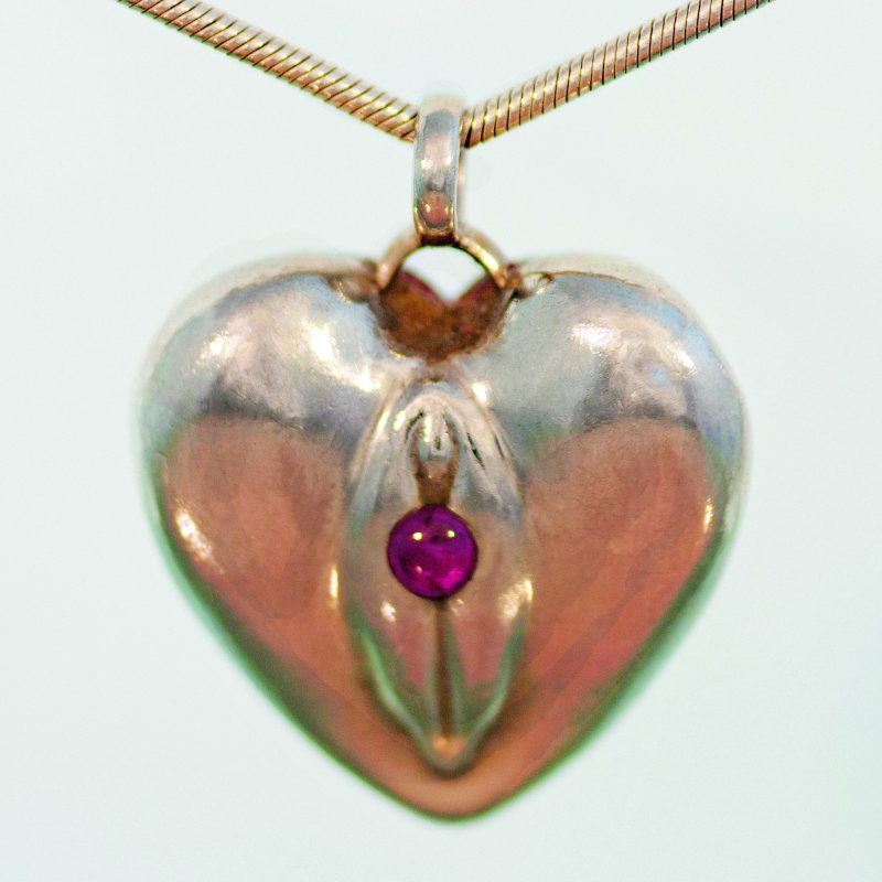 Erotikschmuck, Herzanhänger Yoni-heart, Silber, mit Rubin