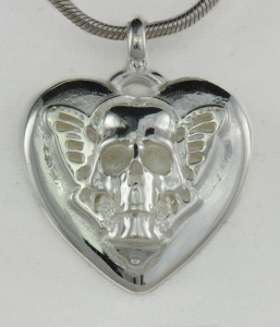 Herzanhänger Butterflyskull – extravaganter Silberanhänger – Herzanhänger – Schmetterling – Herz-Totenkopf – Gotik – Kult